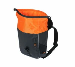 Basil Miles Tarpaulin Fietsrugzak - Zwart/oranje -Abus Shop basil miles tarpaulin bicycle daypack 17 liter black g 884111