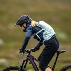 Thule Vital 3L - Women's Hydration Backpack - Alaska -Abus Shop thule vital 3l womens hydration backpack alaska 18 1315623